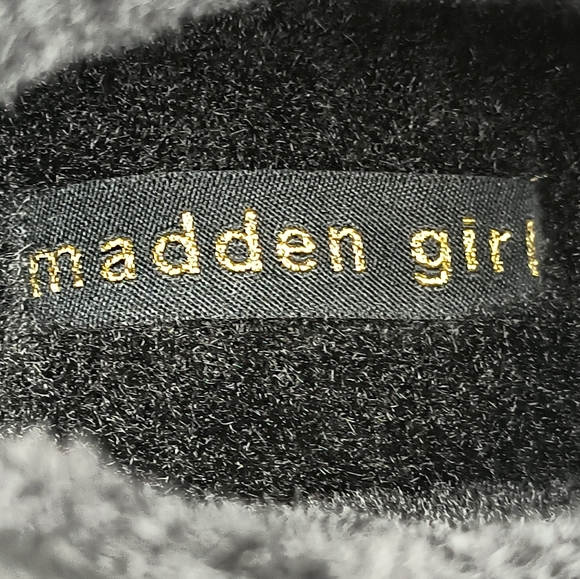 Madden Girl Embracce Cozy Mini Platform Black Winter Bootie Sleek Design 7/7.5 - Picture 9 of 11